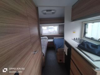 adria adora estupenda caravana camas gemelas