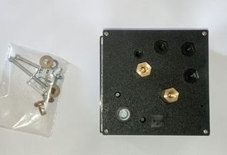 Amperímetro industrial en su caja