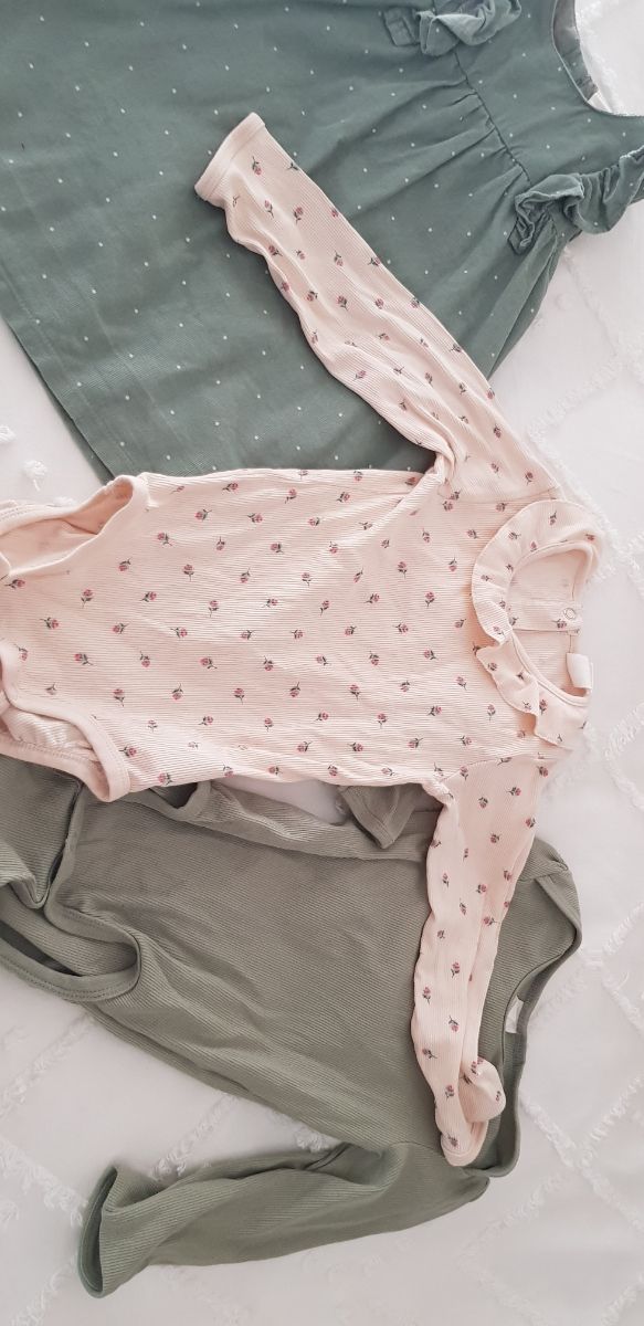 Lote vestido y 2 bodys HM 12-18
