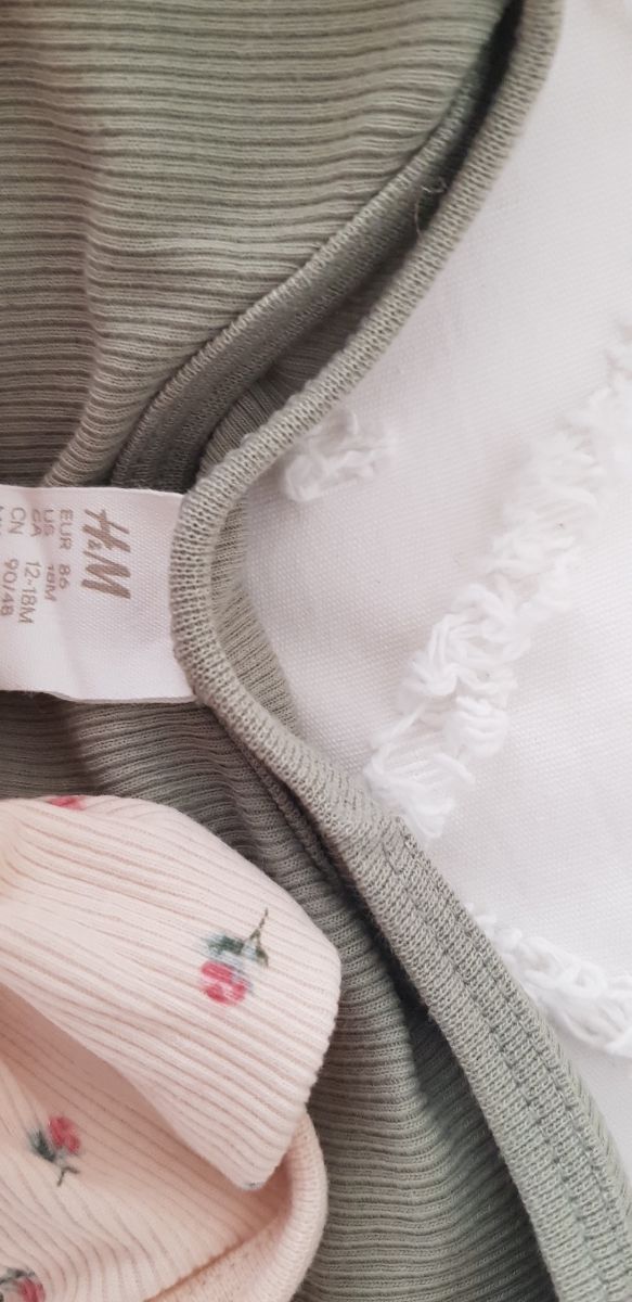 Lote vestido y 2 bodys HM 12-18