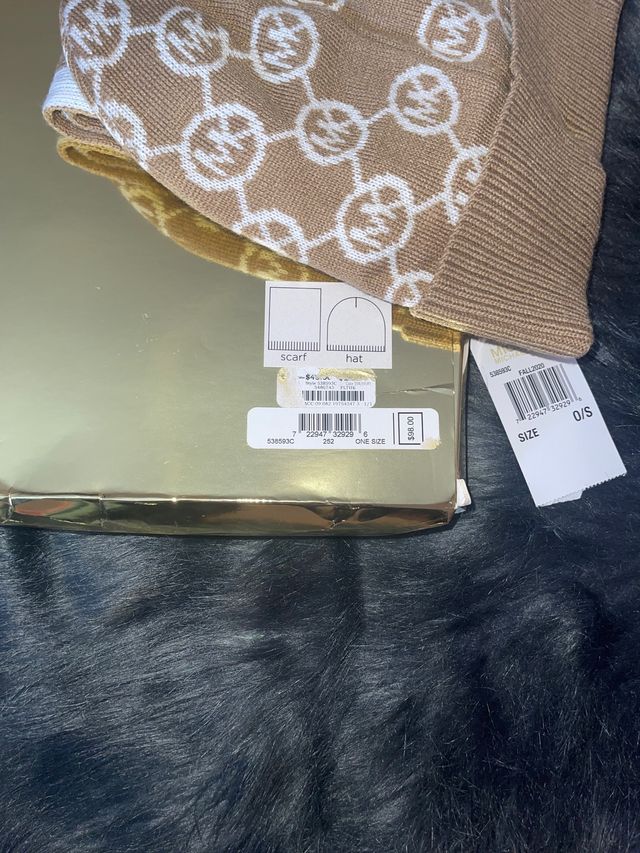 Set gorro y bufanda Michael kors