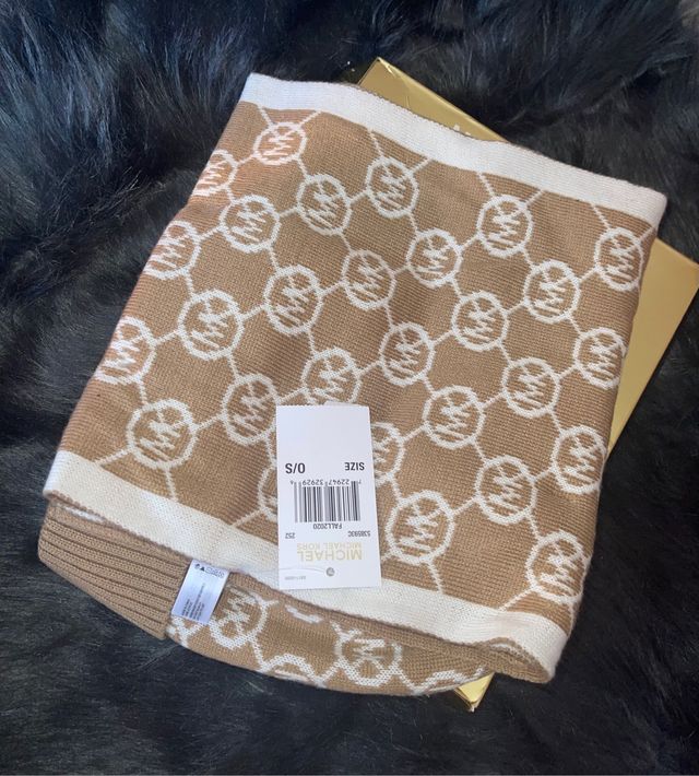 Set gorro y bufanda Michael kors