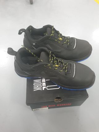A estrenar zapatos de seguridad