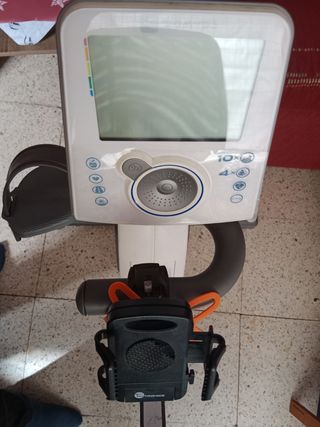 Bicicleta estática con respaldo. Declathon.