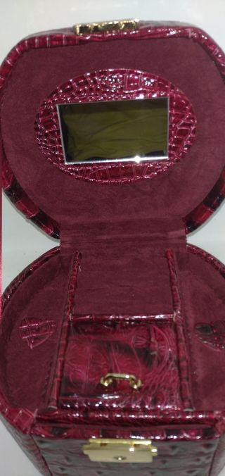 Valigetta portagioie in pelle coccodrillo stampata