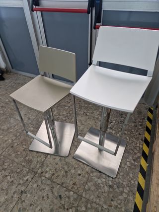 Pareja sillas taburetes 50€