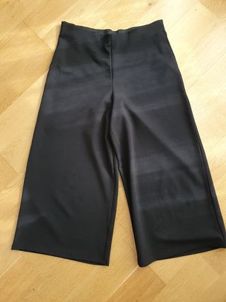 Pantalón culotte básico negro Talla S Zara