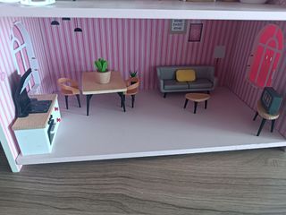 Casa de muñecas de madera