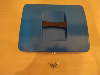 CAJA DE CAUDALES / CAJA FUERTE METÁLICA CON LLAVES