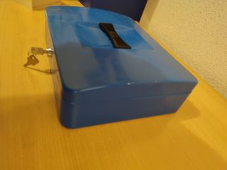 CAJA DE CAUDALES / CAJA FUERTE METÁLICA CON LLAVES