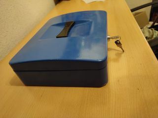 CAJA DE CAUDALES / CAJA FUERTE METÁLICA CON LLAVES