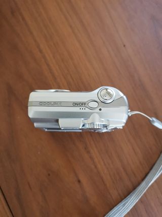 cámara de fotos antigua Nikon coolpix 5600