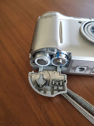 cámara de fotos antigua Nikon coolpix 5600