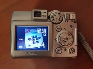 cámara de fotos antigua Nikon coolpix 5600