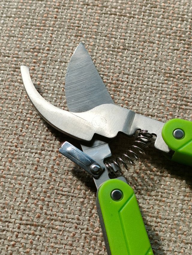 Herramienta multifunción para Jardineria 10 en 1.