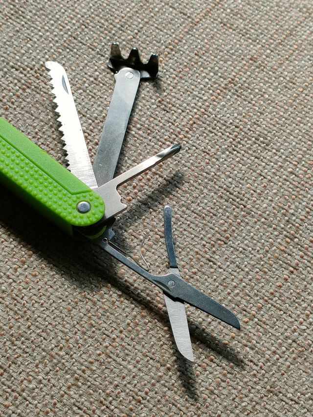 Herramienta multifunción para Jardineria 10 en 1.