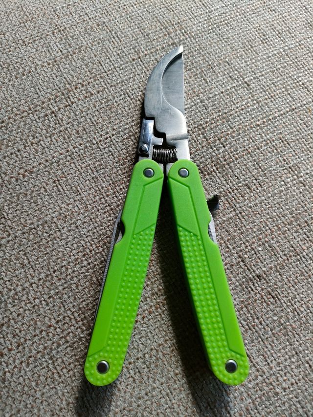 Herramienta multifunción para Jardineria 10 en 1.