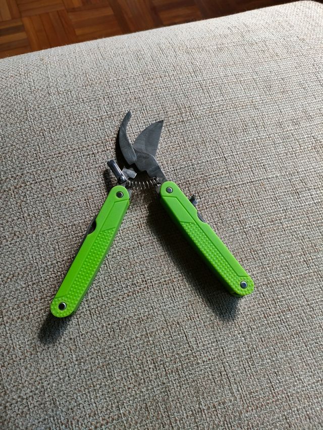 Herramienta multifunción para Jardineria 10 en 1.