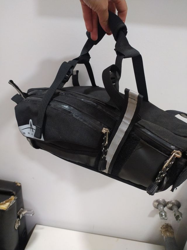 alforja con soporte para tija