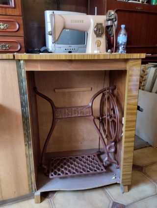 Máquina de coser Singer.