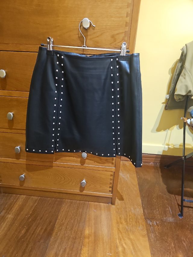 Falda cuero negra