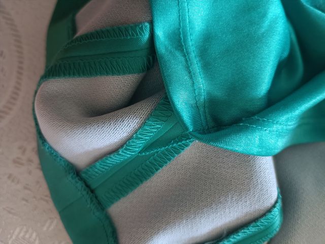 Vestido mini bodycoon escote asimétrico 