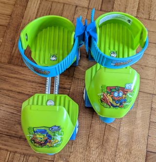 Patines y casco de Superzings