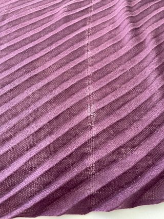 Fular drapeado con flecos color berenjena/morado