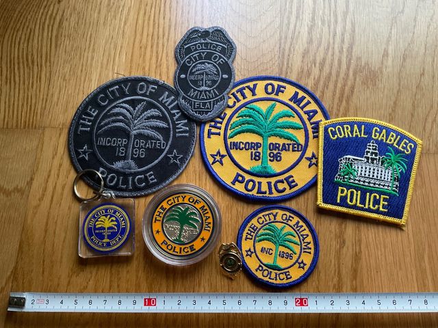 Parches y moneda Policia Miami.