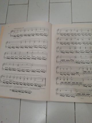 Pozzoli. Estudios de media dificultad para piano