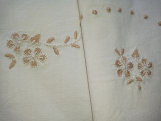 ANTIGUO JUEGO DE SÁBANA DE LINO, BORDADO