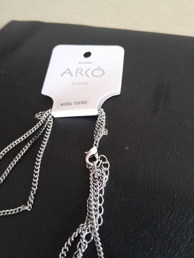 Collana girocollo in metallo con tre ciondoli