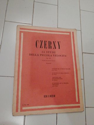 Czerny. 24 estudios para piano op 636