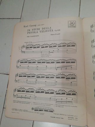 Czerny. 24 estudios para piano op 636