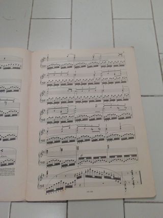 Czerny. 24 estudios para piano op 636