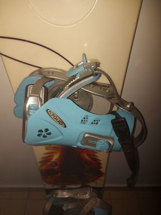 Tabla de Snow con fijaciones.