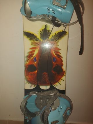 Tabla de Snow con fijaciones.