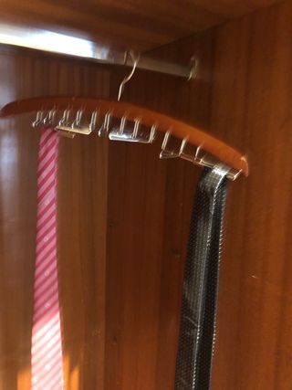 Percha porta corbatas