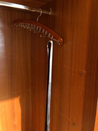 Percha porta corbatas