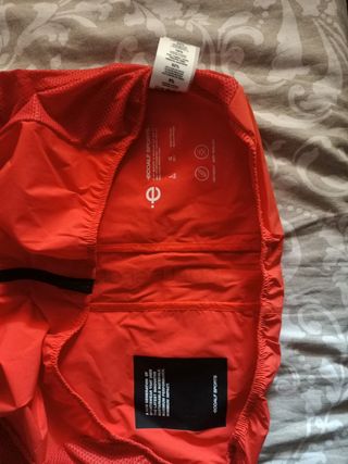 chaleco de ciclista marca ECOALF