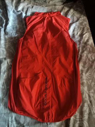 chaleco de ciclista marca ECOALF