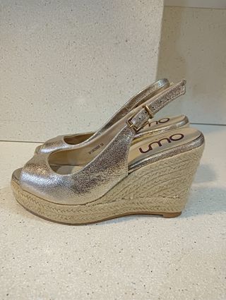 Sandalias umo doradas
