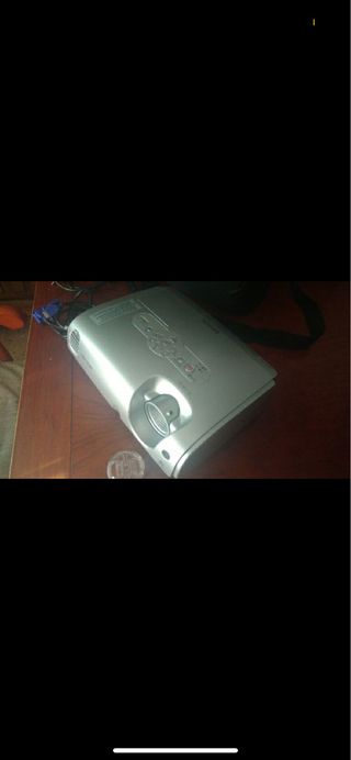 Proyector portátil Epson modelo EMP - S3