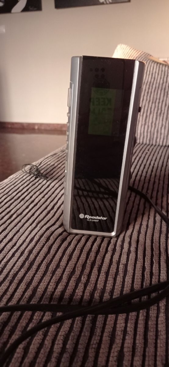 Radio despertador con proyección en techo