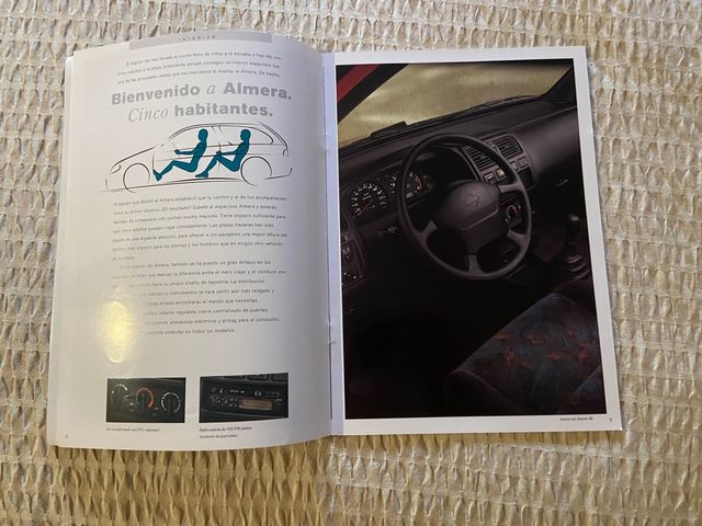 2 catálogos Nissan Almera