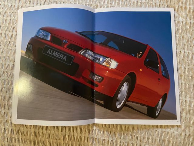 2 catálogos Nissan Almera