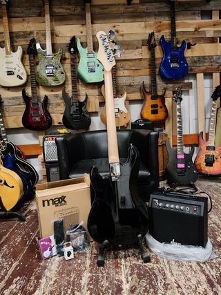 Pack bajo eléctrico amplificador y accesorios max