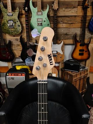 Pack bajo eléctrico amplificador y accesorios max