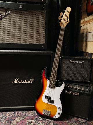 Pack bajo eléctrico amplificador y accesorios max