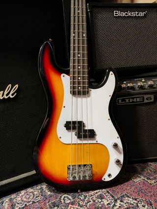 Pack bajo eléctrico amplificador y accesorios max